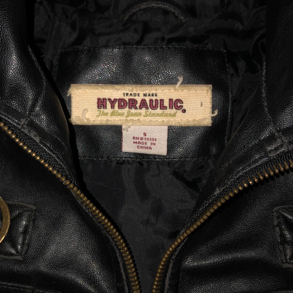 leather jacket - Picture 2 of 5